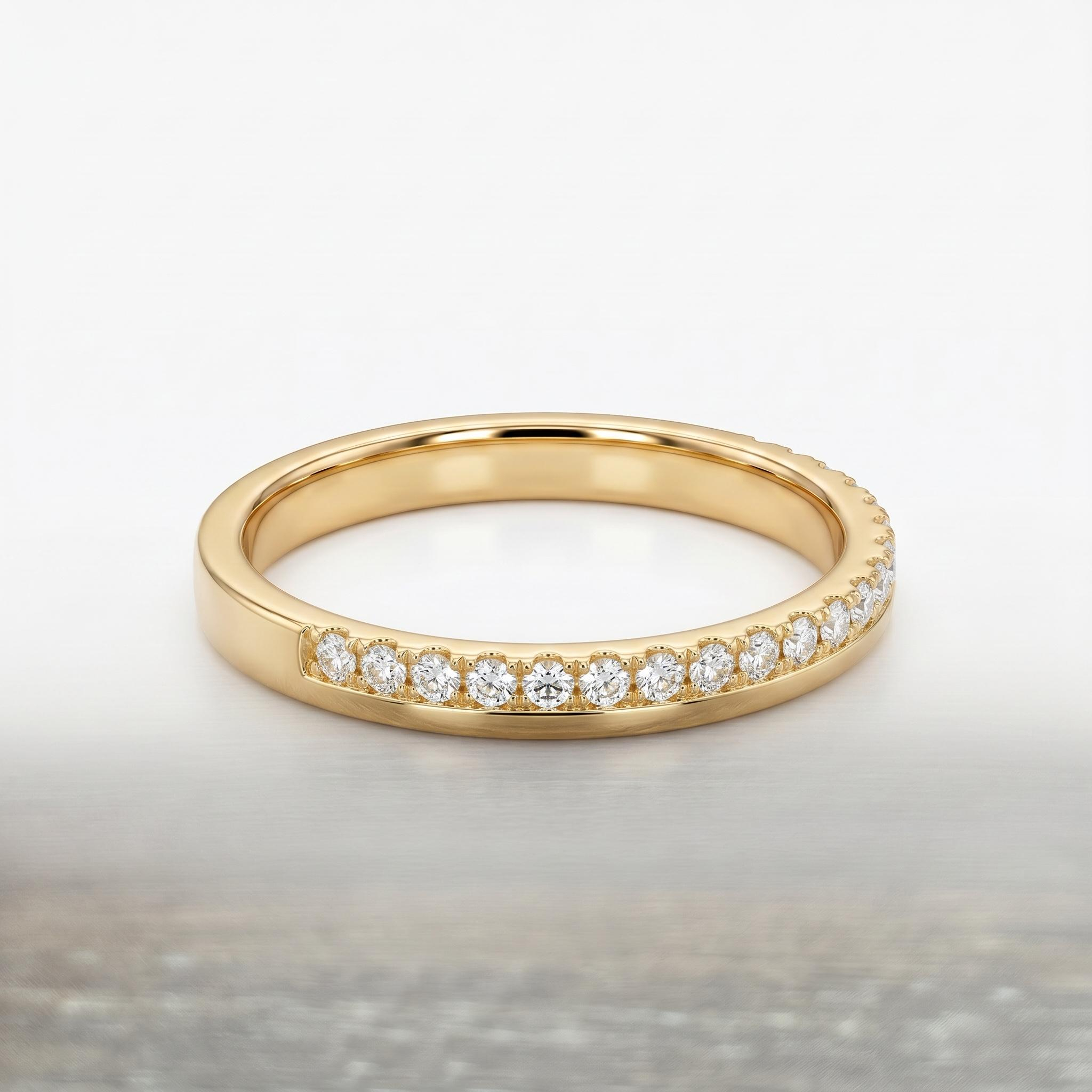 Deze prachtige ring, model AB57434, is van 14 karaat goud en heeft een briljant geslepen labgegroeide diamant van 0.14 karaat. De ringmaat is 53 en de schitterende gouden kleur maakt het een veelzijdig sieraad. ring is massief goud en is geschikt voor dagelijks gebruik. Draag het als een verfijnd accent bij zowel casual als formele outfits voor een tijdloze elegantie.