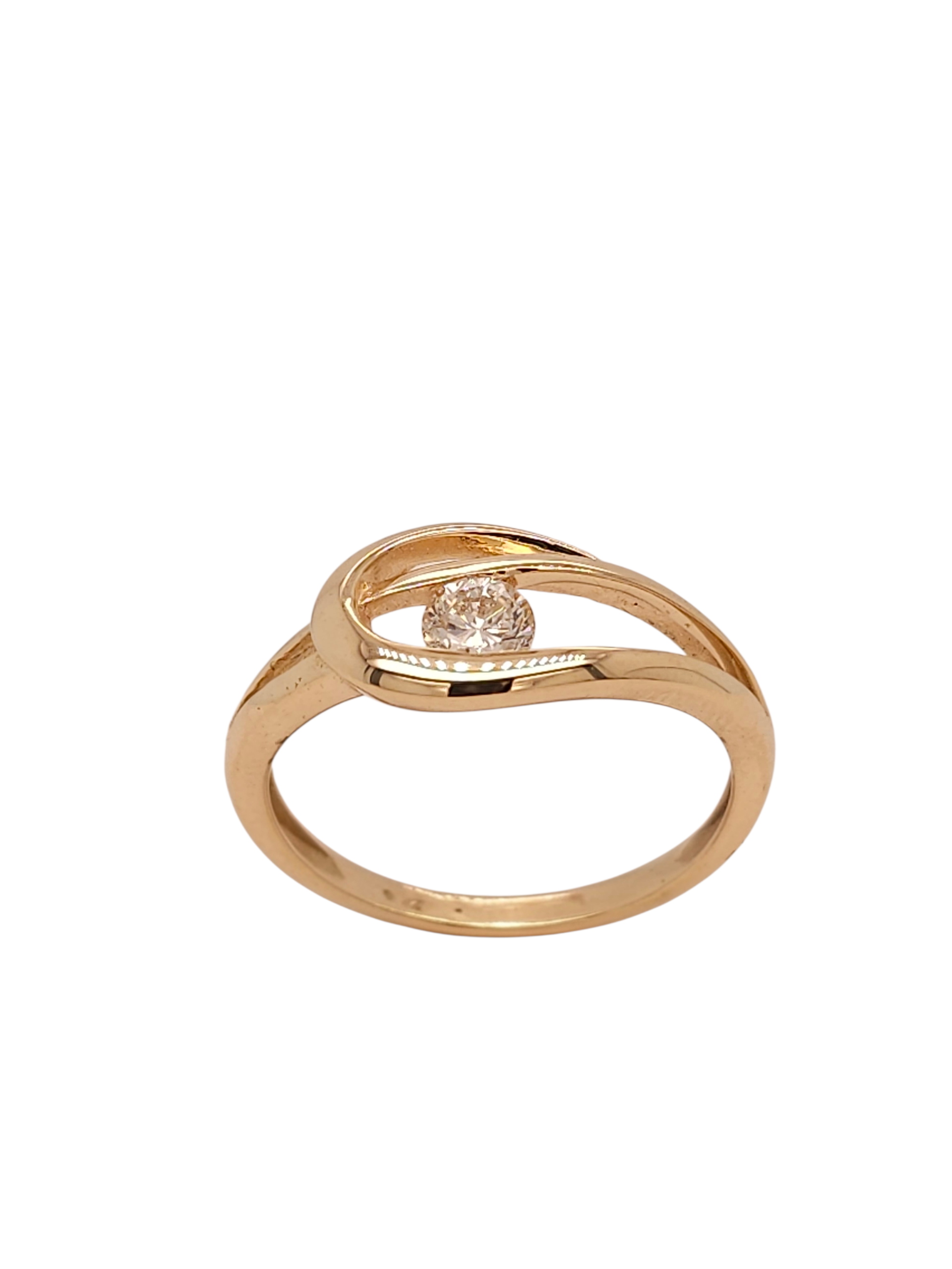 De HB Jubileum 1 ring is een verfijnd sieraad speciaal ontworpen voor ons 25 jarige bestaan. De ring bestaat uit geelgoud met een labgrown diamant (0.25 crt)