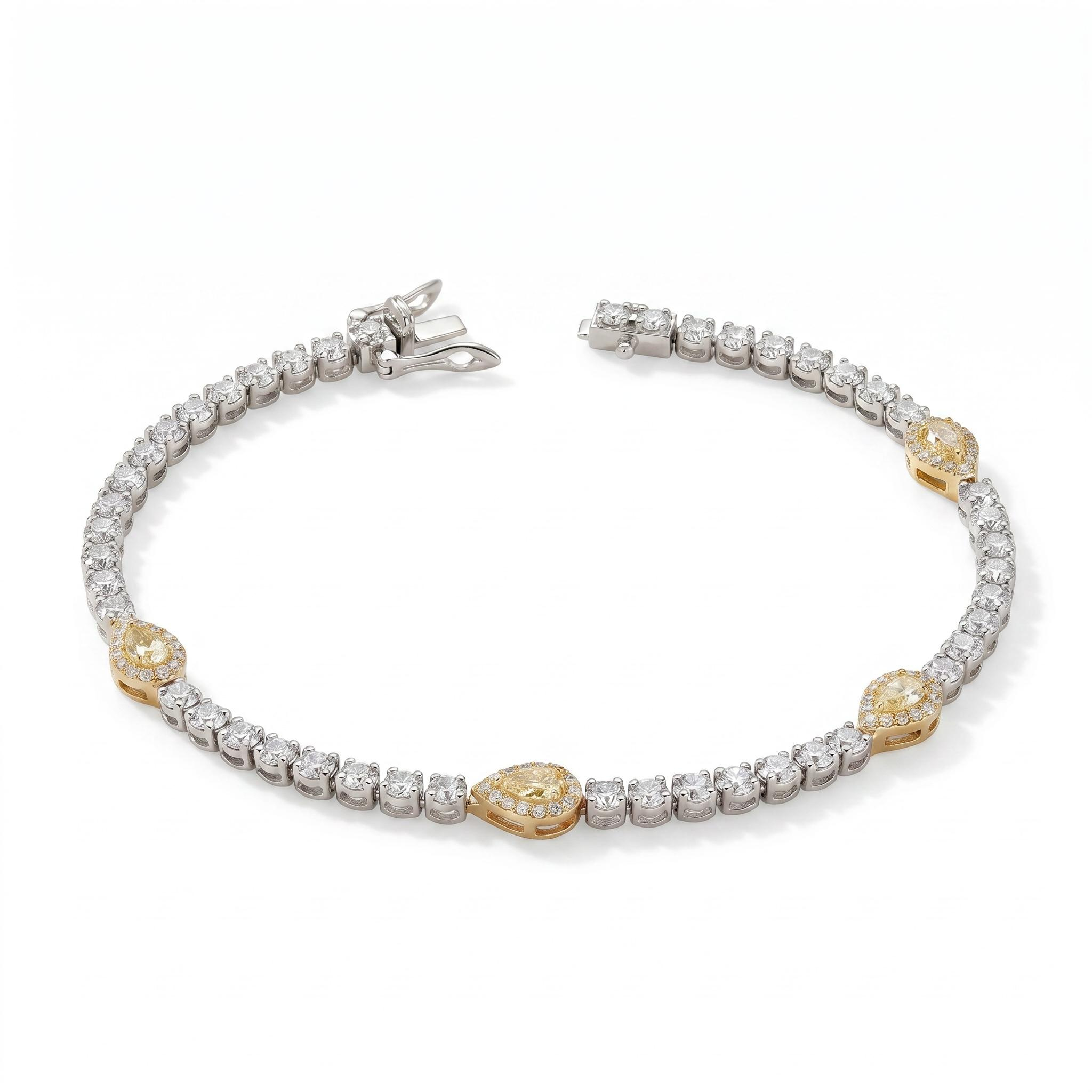 Deze 18 karaat witgouden armband, modelnummer AB3138, straalt met 1,48 karaat aan briljant geslepen wit en gele diamanten. Verfijnd en elegant, perfect om een vleugje luxe toe te voegen aan elke outfit. Ideaal voor speciale gelegenheden; draag het solo voor een subtiele look of combineer met andere sieraden voor extra glamour. Nieuw en van topkwaliteit, een juweel om te koesteren.