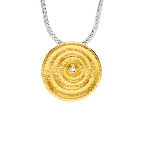 Die Kette mit Brillant 0.02ct ist ein zeitloses Schmuckst&uuml;ck, das zur Kategorie Schmuck und zum Typ Halskette geh&ouml;rt. Das elegante Design mit einem 0.02 Karat Brillanten macht sie perfekt f&uuml;r besondere Anl&auml;sse. Tragen Sie sie alleine oder in Kombination mit anderen Ketten f&uuml;r einen stilvollen Layering-Effekt. Ideal f&uuml;r elegante Abende.