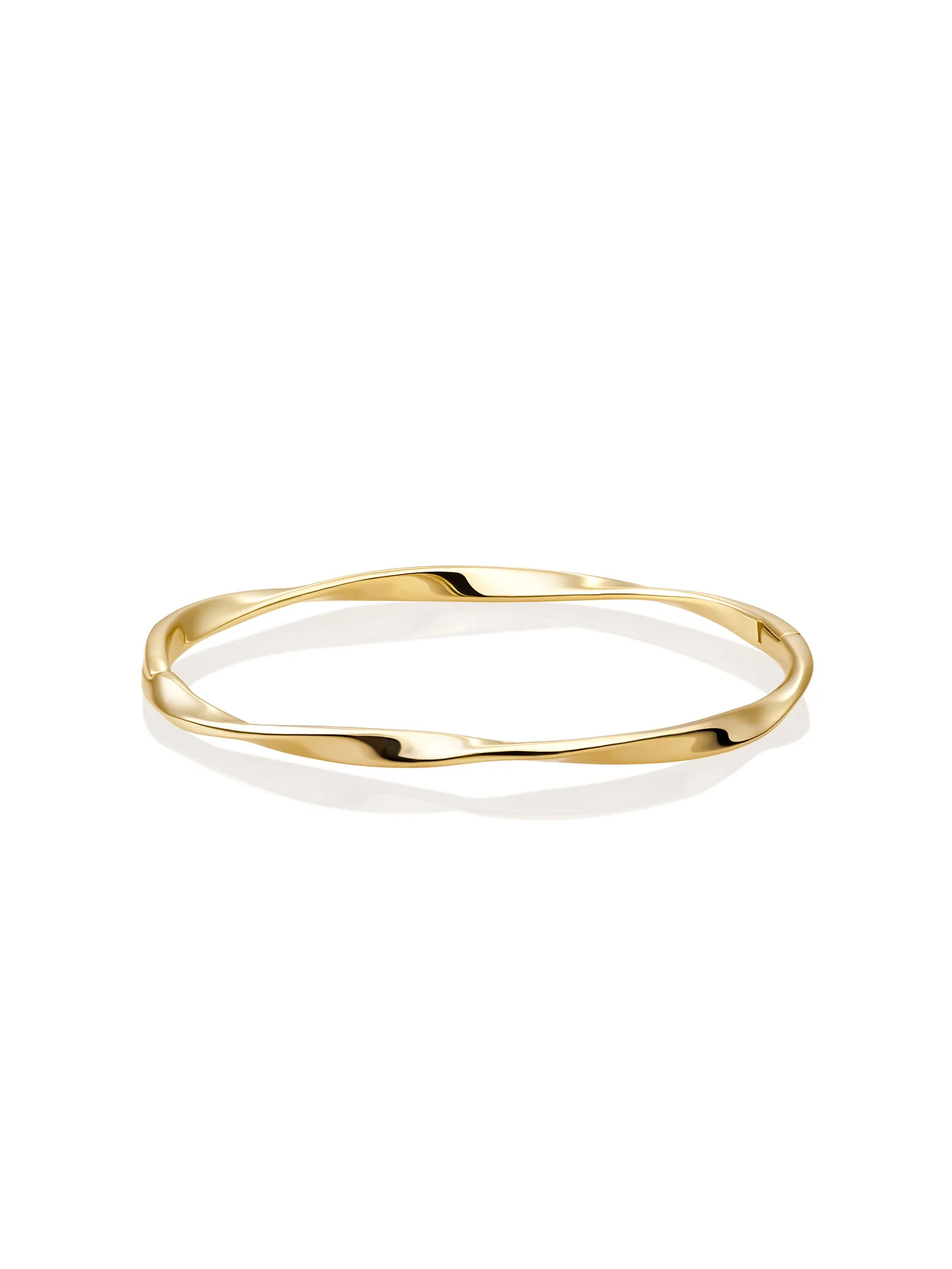 De Fuse Bangle Armband L is ontworpen voor vrouwen die houden van eenvoud met impact. Het robuuste design krijgt een verfijnde uitstraling door de gladde afwerking en strakke vorm. Deze armband laat zich moeiteloos combineren met andere sieraden, maar maakt ook solo een krachtig statement. Perfect voor dagelijks gebruik &ndash; stijlvol, solide en altijd passend.
