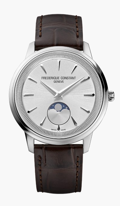 FREDERIQUE CONSTANT CLASSICS MOONPHASE - FC206S3S6
Dit horloge is onderdeel van de classics moonphase collectie. Deze serie kenmerkt zich door het tijdloze design die dicht bij het DNA van dit Zwitserse horlogehuis ligt. 

Bijzonder aan dit horloge is de rand langs het glas, deze verbindt op een elegante manier de wijzerplaat met het saffierglas. Ook nieuw is de nieuwe kleinere afmeting. Het model heeft namelijk een stalen horlogekast met een diameter 37mm. Op de lichte wijzerplaat is de tijd en maanstand af te lezen. Aan het horloge is een bruine lederen band gemonteeerd. Het horloge is daarnaast waterdicht tot 50 meter.