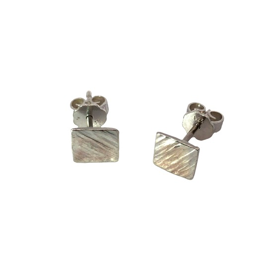 Die Ohrstecker Silber  sind elegante Ohrringe in der Kategorie Schmuck, speziell als Stecker-Ohrringe. Sie bestehen aus hochwertigem Silber und sind ideal f&uuml;r den t&auml;glichen Gebrauch oder besondere Anl&auml;sse. Sie lassen sich am besten mit casual oder eleganter Kleidung kombinieren, um Ihrem Outfit einen subtilen Glanz zu verleihen.