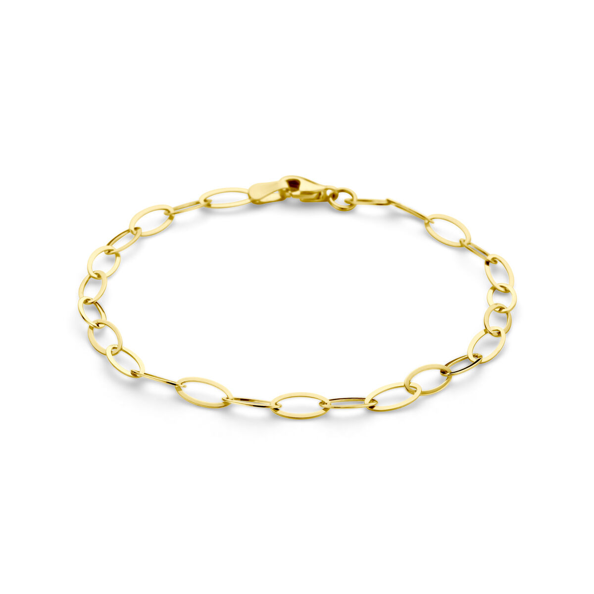 9k Geel kleurig armband met een schakelbreedte van 4mm. Uitgevoerd met een karabijnsluiting. De draaglengte is 18.5cm.