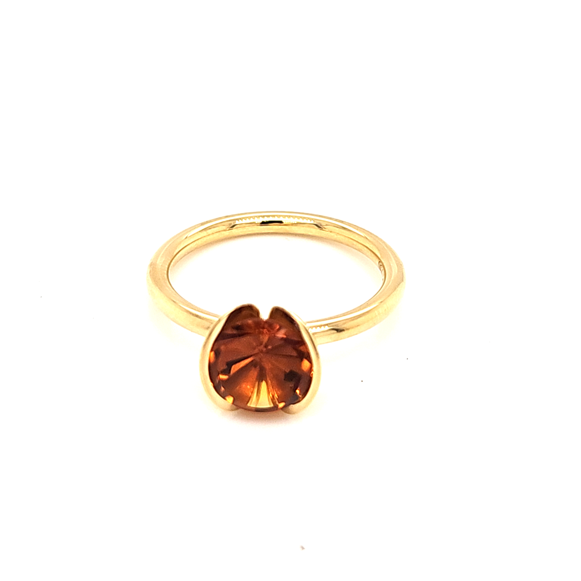 Der Ring Gold 750 Madeira Citrin Spirit Sun Spiegelschliff 8mm, Modellnummer AAES05MCK, ist aus 18 Karat Gold gefertigt und pr&auml;sentiert einen Madeira Citrin im Spiegelschliff. Ideal f&uuml;r den t&auml;glichen Gebrauch, in Gr&ouml;&szlig;e 56 verf&uuml;gbar. Tragen Sie ihn einzeln oder mit anderen Ringen f&uuml;r einen eleganten Look. Perfekt f&uuml;r jeden Anlass und Stil.