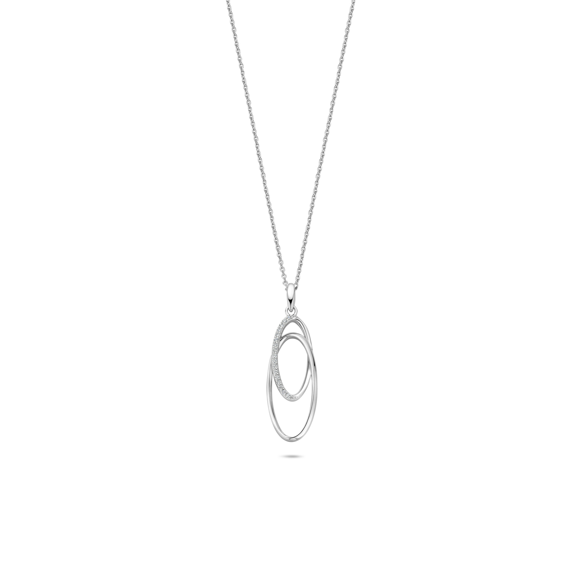 Zilveren collier met hanger; 2 ovale ringen in elkaar, kleine met zirkonia, grote glad
