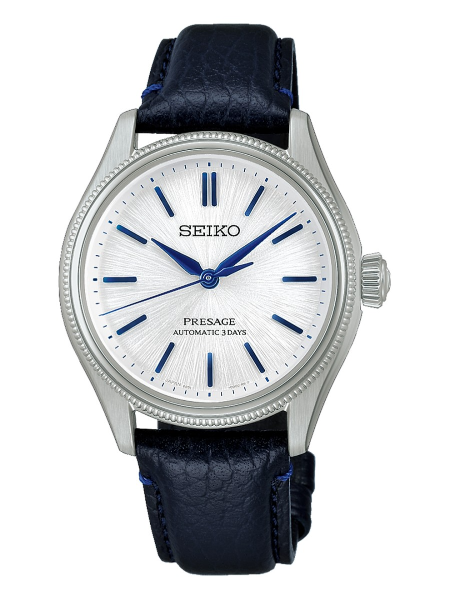 SEIKO PRESAGE 145TH ANNIVERSARY LIMITED EDITION HCC004J1
Dit model is uitgegeven ter ere van het 145 jarige jubileum van Seiko. Het horloge is uitgevoerd in een gelimiteerde oplage van 2500 exemplaren wereldwijd. De Presage modellen zijn voorzien van automatische uurwerken. Dit automatische uurwerk genereert een gangreserve van 72 uur en is door de opengewerkte achterzijde te bewonderen. 

Model HCC004J1 heeft een zilverkleurige wijzerplaat met donkerblauwe wijzers en index. Het horloge heeft een stalen kast (36mm) met saffierglas en een blauw leren horlogeband met vouwsluiting. Daarnaast is het horloge tot maarliefst 100 meter water waterdicht. De HCC004J1 is speciaal gemaakt voor dames en heren die op zoek zijn naar een luxe, kwalitatief horloge.