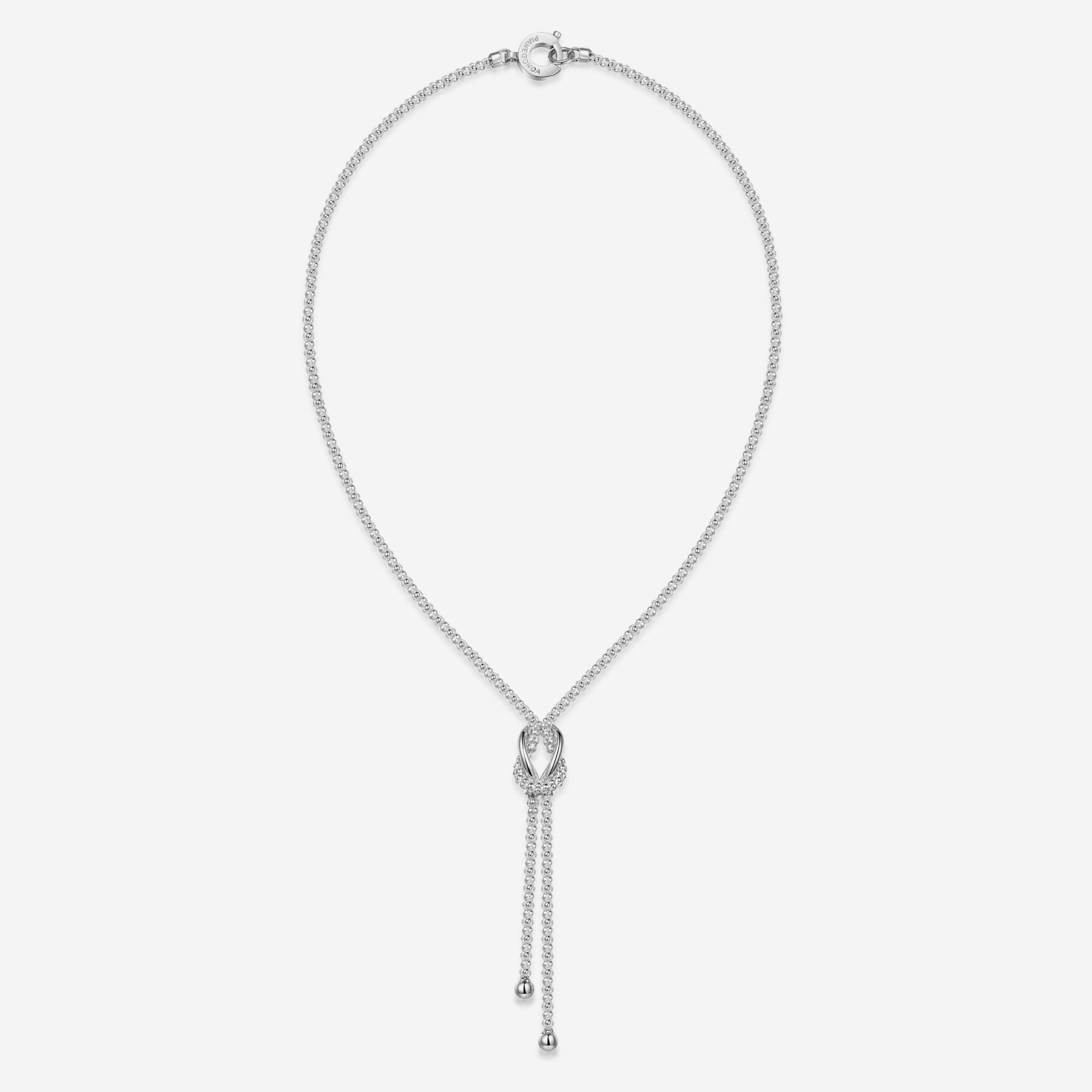 Dit product, de Zilveren Pianegonda Foedus Collier met modelnummer PFON04, is een verfijnde fantasieketting gemaakt van 925 sterling zilver, met een zilverkleurige afwerking. Het is een nieuw juweel van hoge kwaliteit. Draag deze elegante ketting als blikvanger bij een eenvoudige blouse of jurk voor een stijlvolle en tijdloze look.
