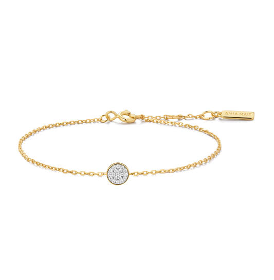 De Gold Pave Disc Bracelet, modelnummer AHB075-02G, is een verfijnde armband in de categorie "Jewel", specifiek als "Bracelet". Deze armband is ideaal te dragen als een subtiel, maar elegant accent bij zowel alledaagse als formele outfits. Draag het solo voor een minimalistische look of combineer met andere armbanden voor een gelaagd effect.