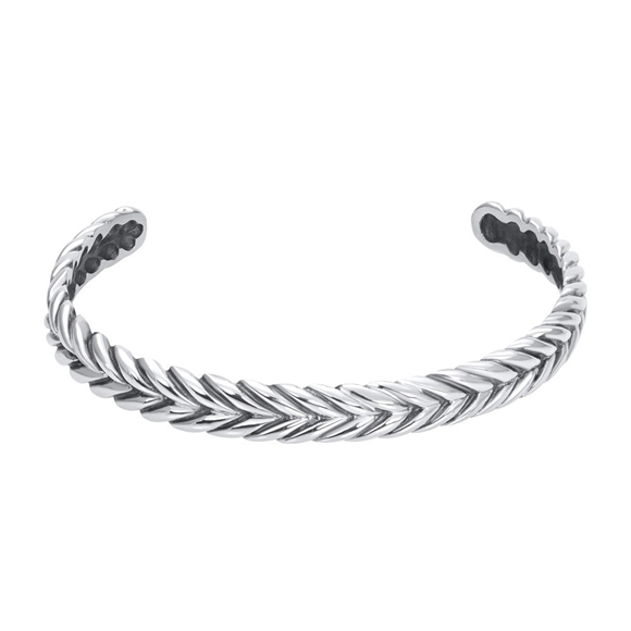 De iXXXi Men bangle armband Lyon is gemaakt van stainless steel zilver. De bracelet bestaat uit schakels die door middel van een gevlochten design met elkaar verweven zijn. Mix en match met verschillende armbanden uit de iXXXi Men collectie en maak zo jouw look compleet!