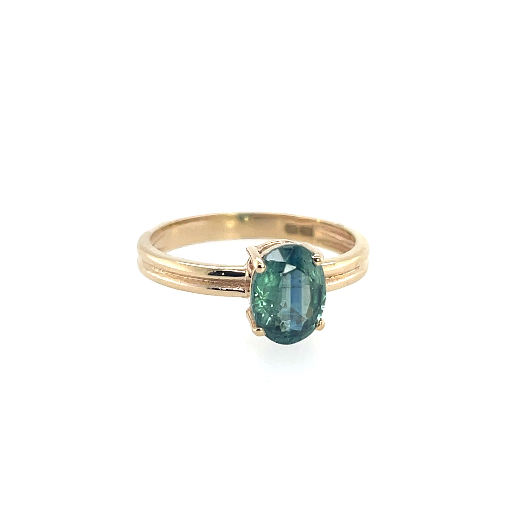 14kt gouden ring met Peacock Kyaniet 6x8mm in chaton