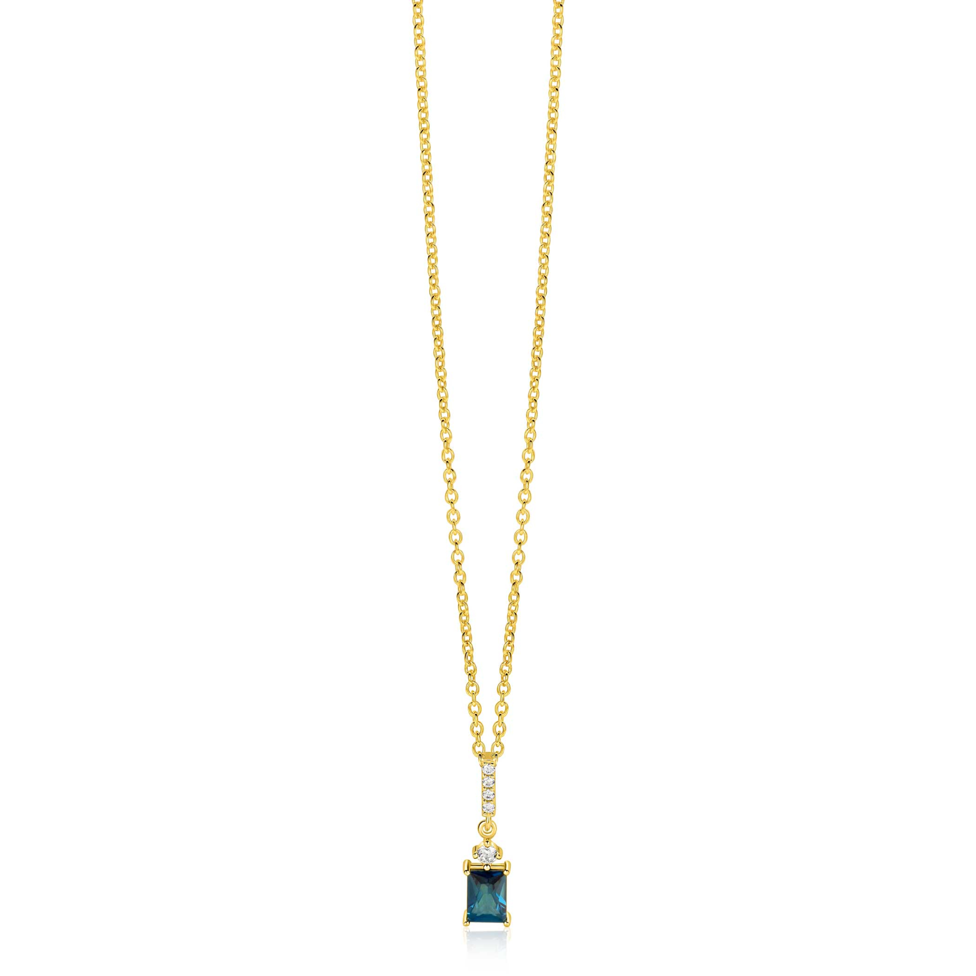 De ZINZI zlv. collier met modelnummer ZIC2896 is een verfijnde ketting in de categorie JEWEL. Het is verguld en heeft een hanger met blauwe baguette steen en zirkonia's. Deze NECKLACE voegt een vleugje elegantie toe aan elke outfit. Draag het solo voor een subtiele look of combineer met andere sieraden voor extra glamour. Perfect voor dagelijks gebruik en speciale gelegenheden.