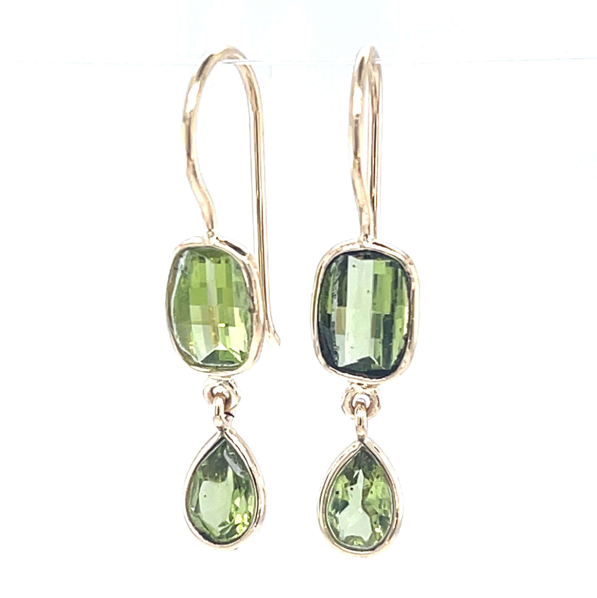 14kt gouden oorhanger met peridot