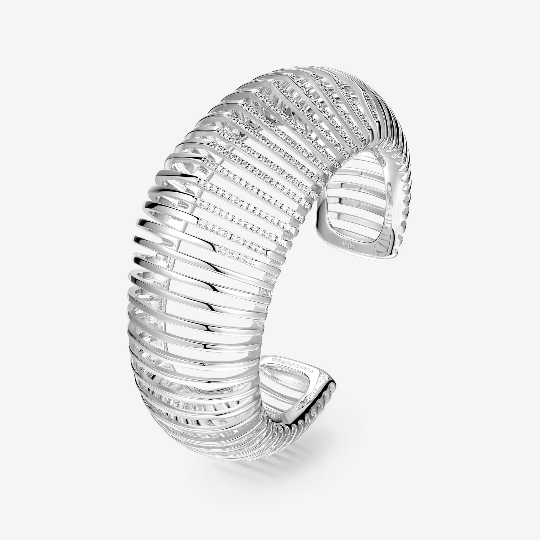 De Zilveren Pianegonda Dorifora Armband - PDOB02B is een slavenarmband gemaakt van 925 sterling zilver. De armband heeft een elegante zilveren kleur en is gloednieuw. Draag deze armband om een verfijnde en tijdloze uitstraling aan je pols toe te voegen. Perfect voor elke gelegenheid en een prachtige aanvulling op je sieradencollectie.