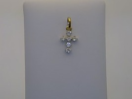 Der Kreuz Gold 333 Zirkonia Anh&auml;nger, Modellnummer 26-348, zeichnet sich durch seine hohe Qualit&auml;t und Eleganz aus. Er besteht aus 333er Gold und ist mit funkelnden Zirkonia-Steinen verziert. Dieser edle Anh&auml;nger passt perfekt zu jeder goldenen Halskette und kann sowohl im Alltag als auch zu besonderen Anl&auml;ssen getragen werden. Ein zeitloses Schmuckst&uuml;ck f&uuml;r stilvolle Auftritte.
