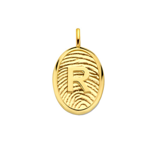 De geliefde Ovalia krijgt een unieke, persoonlijke twist.

Deze tijdloze hangbedel is verkrijgbaar in 14 karaats goud en kan worden voorzien van een verfijnde 3D vingerafdruk &eacute;n een initiaal naar keuze in het strakke Arial-lettertype.

In plaats van een traditionele gravure wordt de vingerafdruk met innovatieve 3D-techniek in reli&euml;f verwerkt, waardoor het sieraad een tastbare, warme en elegante uitstraling krijgt. Zo draag je een unieke combinatie van een persoonlijk teken en een dierbare herinnering altijd dichtbij.