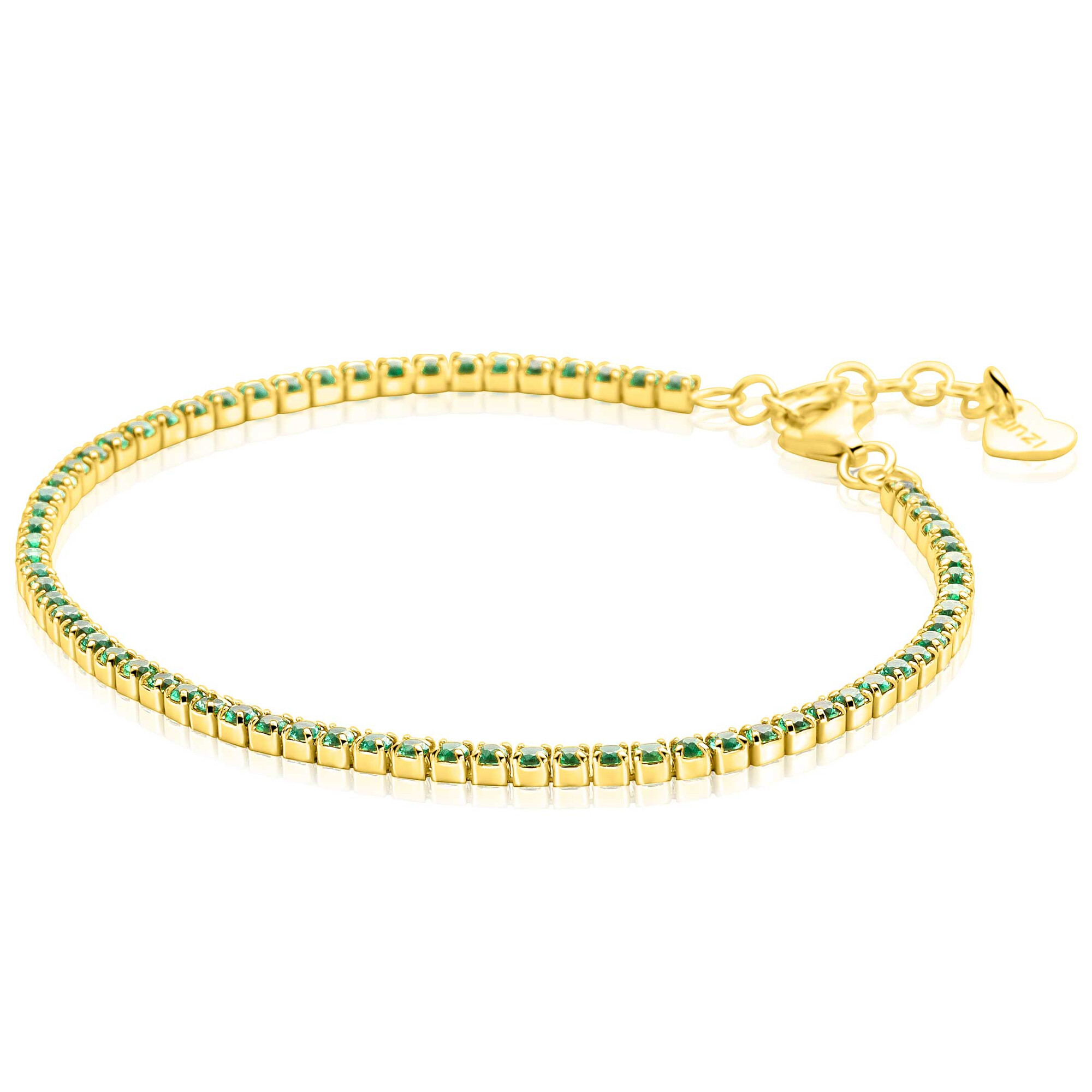 ZINZI gold plated zilveren tennisarmband 2,1mm breed bezet met smaragdgroene zirkonia&rsquo;s in verfijnde rijzetting. De aaneenschakeling van fonkelende zirkonia's cre&euml;ert een warme elegante uitstraling om de pols. Voor een perfecte pasvorm is de lengte verstelbaar van 17,5cm tot 20cm. Vervaardigd van eerste gehalte zilver (925) en extra geelverguld.