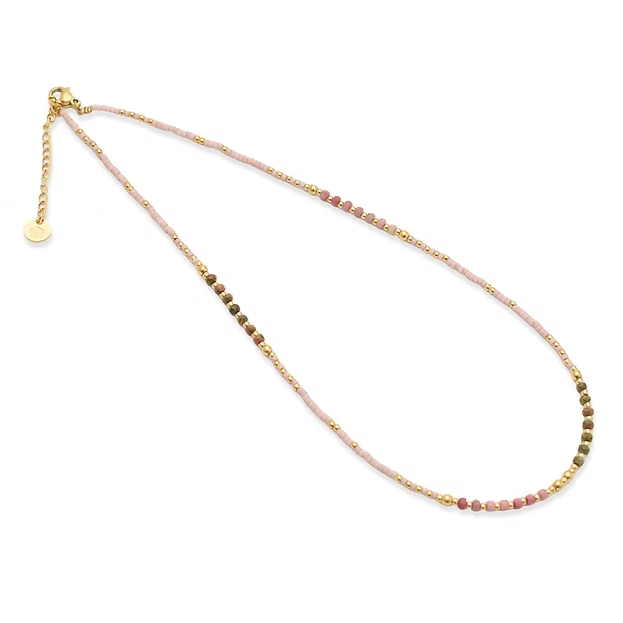 Die Blumenkind Halskette, Modellnummer BGN51GOPN, ist eine vergoldete, rosa Halskette mit einer L&auml;nge von 45 cm. Diese elegante Halskette ist perfekt f&uuml;r den t&auml;glichen Gebrauch oder besondere Anl&auml;sse. Tragen Sie sie als Einzelst&uuml;ck oder kombinieren Sie sie mit anderen Halsketten f&uuml;r einen trendigen Layering-Effekt. Ein ideales Accessoire f&uuml;r jeden Schmuckliebhaber.