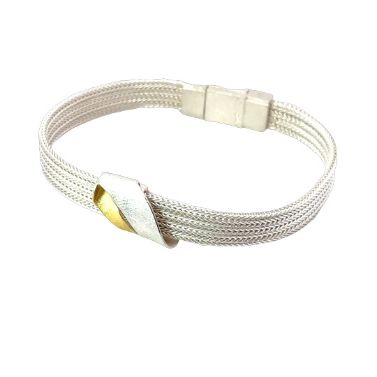 Das Armband Foxband,  ist ein elegantes Schmuckst&uuml;ck der Kategorie JEWEL.  Perfekt f&uuml;r jedes Outfit, wird es ideal am Handgelenk getragen und verleiht jedem Look einen Hauch von Eleganz.