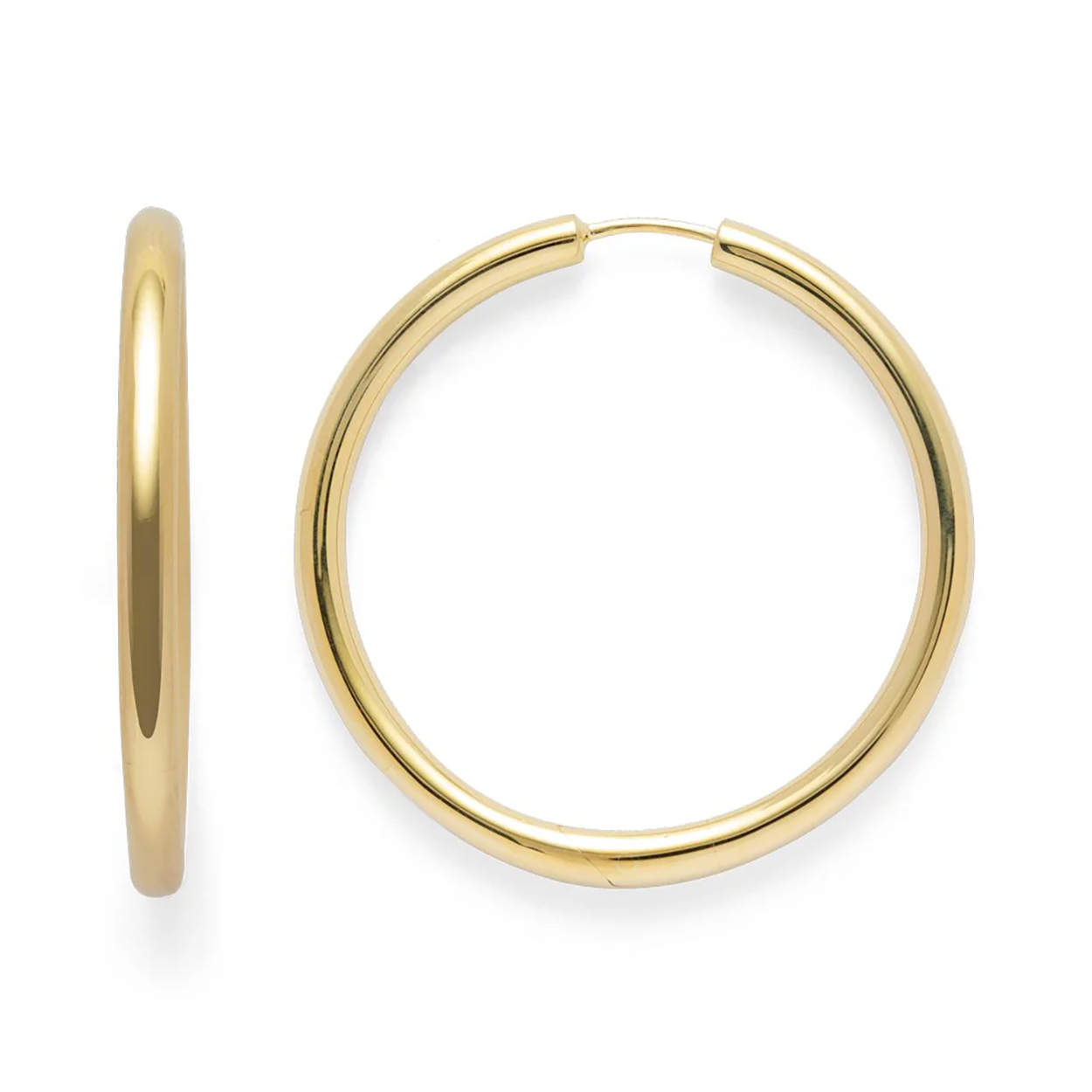 De Bastian Zilver vergulde oorringen, modelnummer 46330, zijn opvallende creolen die elke look verfijnen. Deze vergulde zilveren juwelen stralen elegantie uit en zijn ideaal voor zowel dagelijkse als feestelijke gelegenheden. Draag ze met opgestoken haar of een elegante updo om de schoonheid van de creolen extra te benadrukken. Voeg een vleugje verfijning toe aan uw stijl!