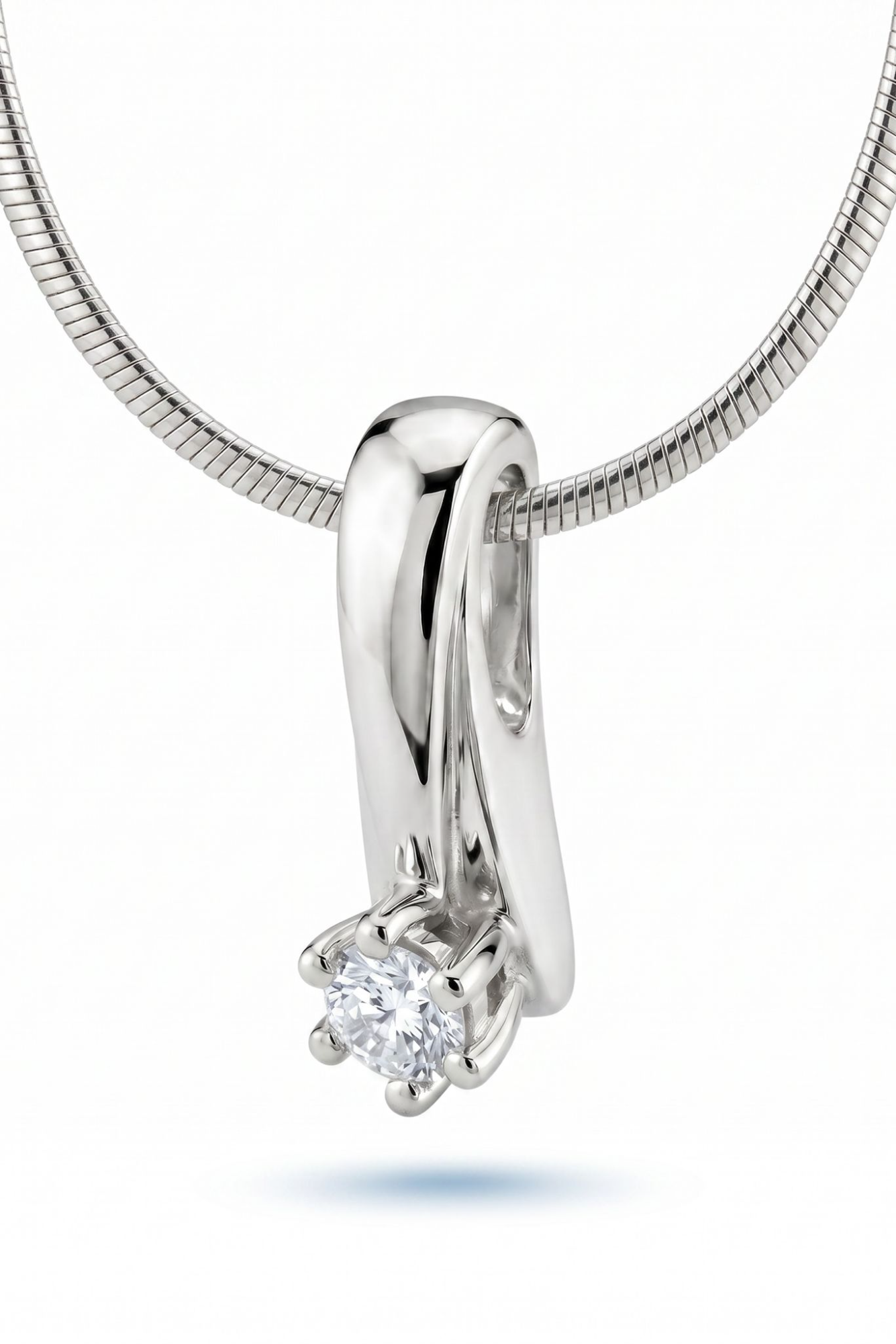 Witgouden hanger met diamant van totaal 0,10 Caraat.