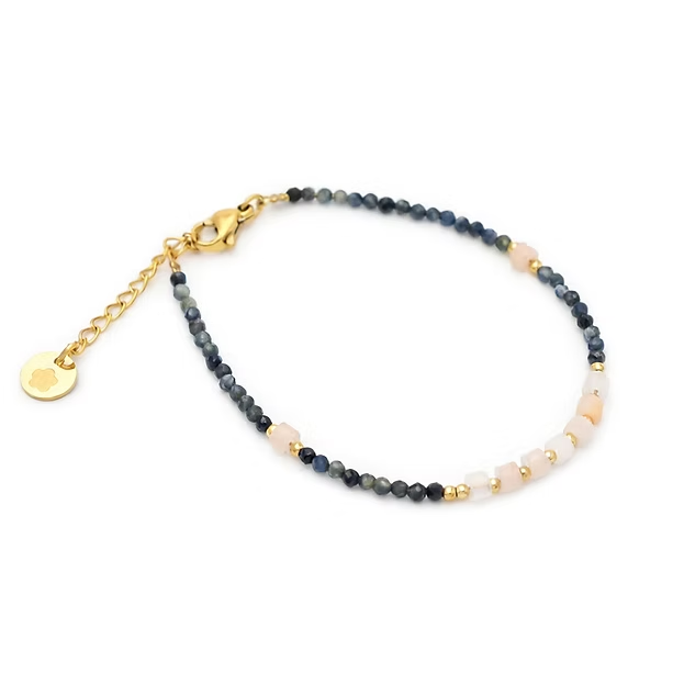 Das Blumenkind Armband BGB45GO ist ein einzigartiges Schmuckst&uuml;ck, das durch seine vergoldete, bunte Gestaltung besticht. Es geh&ouml;rt zur Kategorie JEWEL und ist vom Typ BRACELET. Tragen Sie dieses Armband am besten einzeln als Statement-Piece oder kombinieren Sie es mit anderen schlichten Armb&auml;ndern, um einen stilvollen, mehrschichtigen Look zu erzielen.