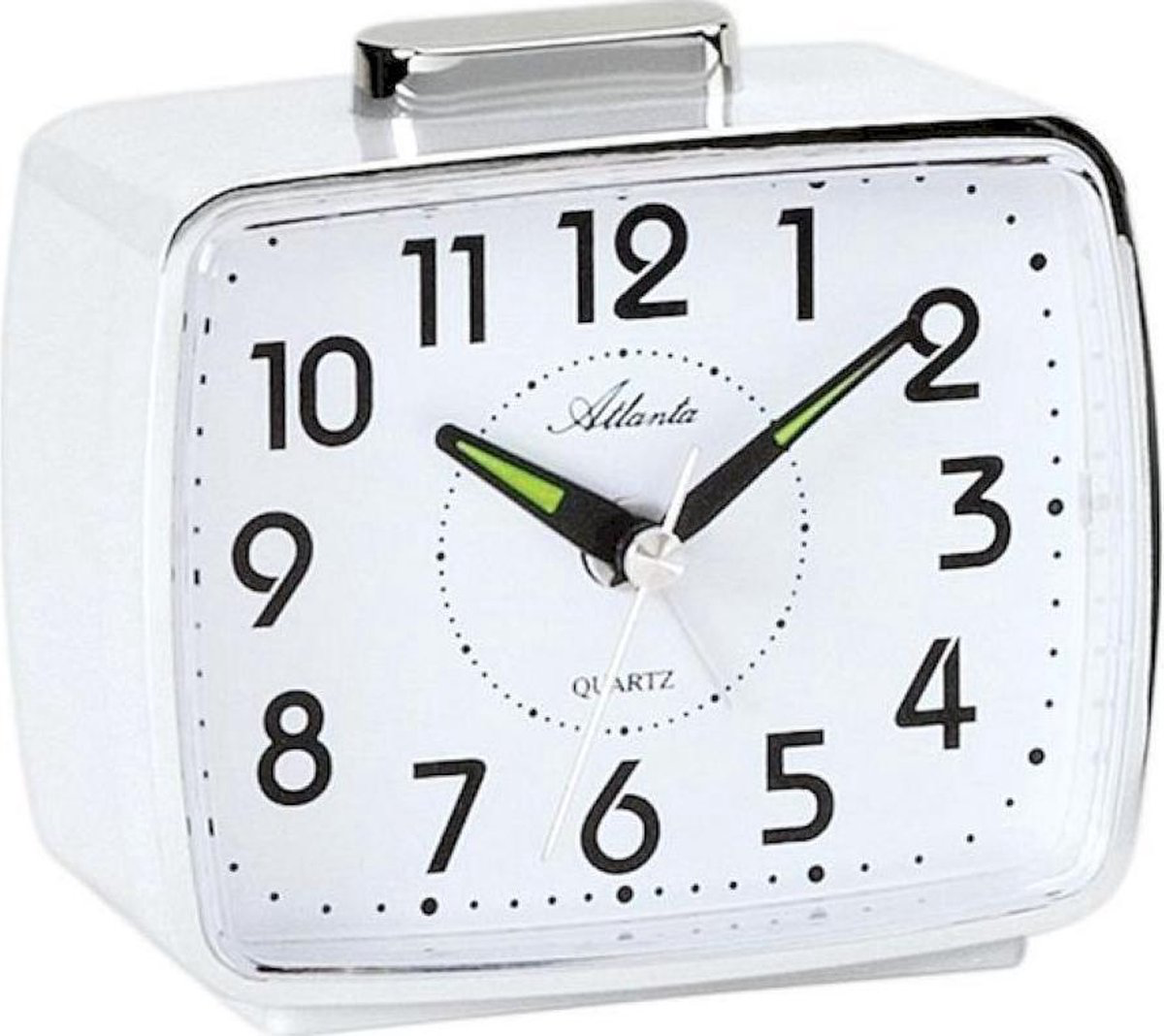 Een witte wekker van het merk Atlanta met een quartz-uurwerk. De wekker is voorzien van een witte wijzerplaat met zwarte cijfers en zwarte wijzers met fluoriserende uiteinden. Tevens is de wekker uitgevoerd met een bel geluid als wekfunctie.

Afmeting: 10,5 x 8,5 cm.