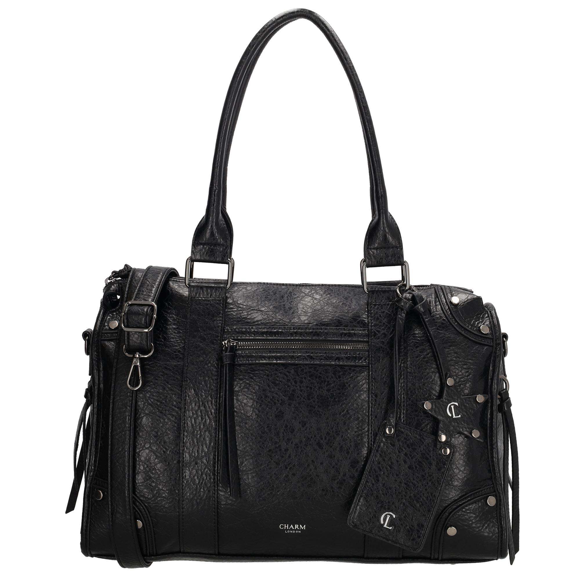 De Charm London Berlin laptoptas 15.6 inch is een trendy shopper met een praktische indeling, ideaal voor werk, studie of dagelijks gebruik. De tas biedt voldoende ruimte voor je essentials en heeft een speciaal laptopvak waarin je laptop tot 15.6 inch veilig opgeborgen kan worden.

De binnenzijde is overzichtelijk ingericht met een ritsvak, meerdere insteekvakken en pennenvakken, zodat je jouw spullen georganiseerd meeneemt. Daarnaast beschikt de tas over een ritsvak aan de voor- en achterkant voor items die je snel bij de hand wilt hebben. De shopper is voorzien van een verstelbare en afneembare schouderband, zodat je hem zowel in de hand als over de schouder kunt dragen. Als extra detail wordt de tas geleverd met een bagcharm in de vorm van een ster en een klein etuitje waar je een pasje in kunt bewaren.

Kenmerken:

Geschikt voor laptops tot 15.6 inch
Laptopvak binnenin
Ritsvak, insteekvakken en pennenvakken binnenin
Voorvak met ritssluiting
Achtervak met ritssluiting
Verstelbare en afneembare schouderband
Inclusief stervormige bagcharm en klein pasjesetui