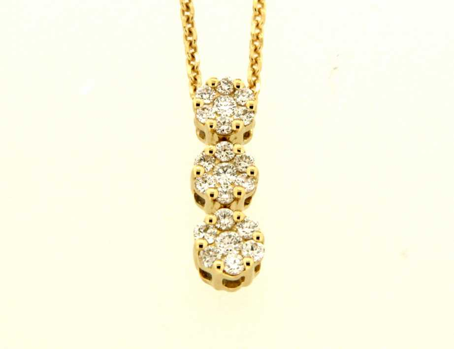 Stijlvolle collier in 18 karaat geelgoud met een schitterende briljant geslepen diamant. Het verfijnde Italiaanse design straalt tijdloze elegantie en subtiele luxe uit.