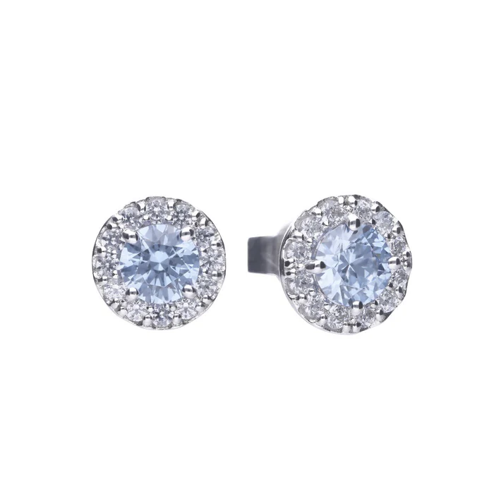 die Silber-Zirkonia-Ohrstecker Modellnummer E5776 sind elegante Schmuckst&uuml;cke aus 925 Sterling Silber mit funkelnden blauen und wei&szlig;en Zirkonia-Steinen. Sie passen perfekt zu jedem Outfit und setzen dezente, edle Akzente. Ideal f&uuml;r den t&auml;glichen Gebrauch oder besondere Anl&auml;sse. Tragen Sie die Ohrstecker, um Ihrem Look einen Hauch von Raffinesse und Stil zu verleihen.