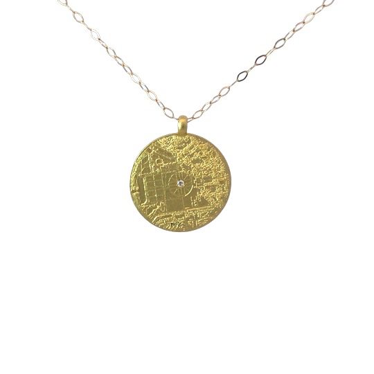 Der Anh&auml;nger Gold 750 SCHWETZINGEN, besticht durch sein edles 750er Gold und funkelnde Brillanten.Tragen Sie ihn an der  feinen Goldkette 20679 um ein stilvolles und zeitloses Statement zu setzen.  