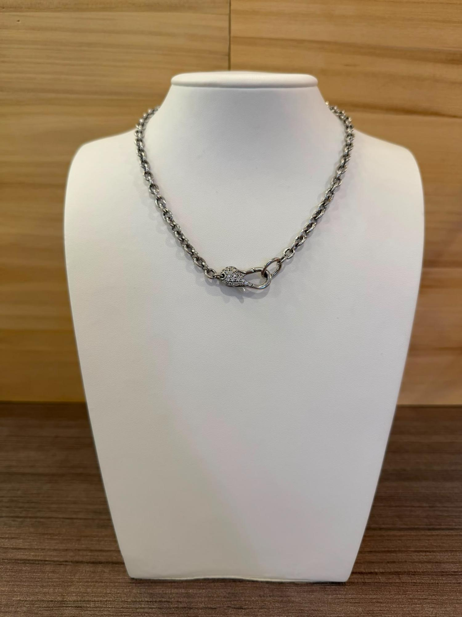 Zilver collier ovaal
anker 42cm ZC
+ zirconia steentjes aan de sluiting.

(In combinatie te koop met hanger artikelnummer 0868)