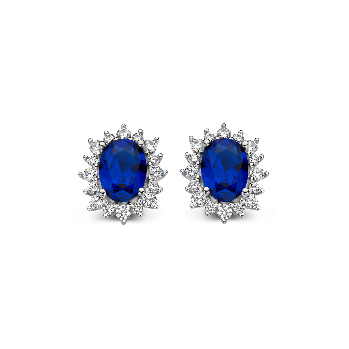 Deze oorbelstekers combineren blauwe en witte zirconia met een elegant ontwerp. Ze zijn gemaakt van hoogwaardig 925 sterling zilver en wegen 3,7 gram. De diameter van de stekers is 13 mm met een breedte van 11 mm. Prachtig te dragen bij zowel casual als formele gelegenheden voor een verfijnde uitstraling.