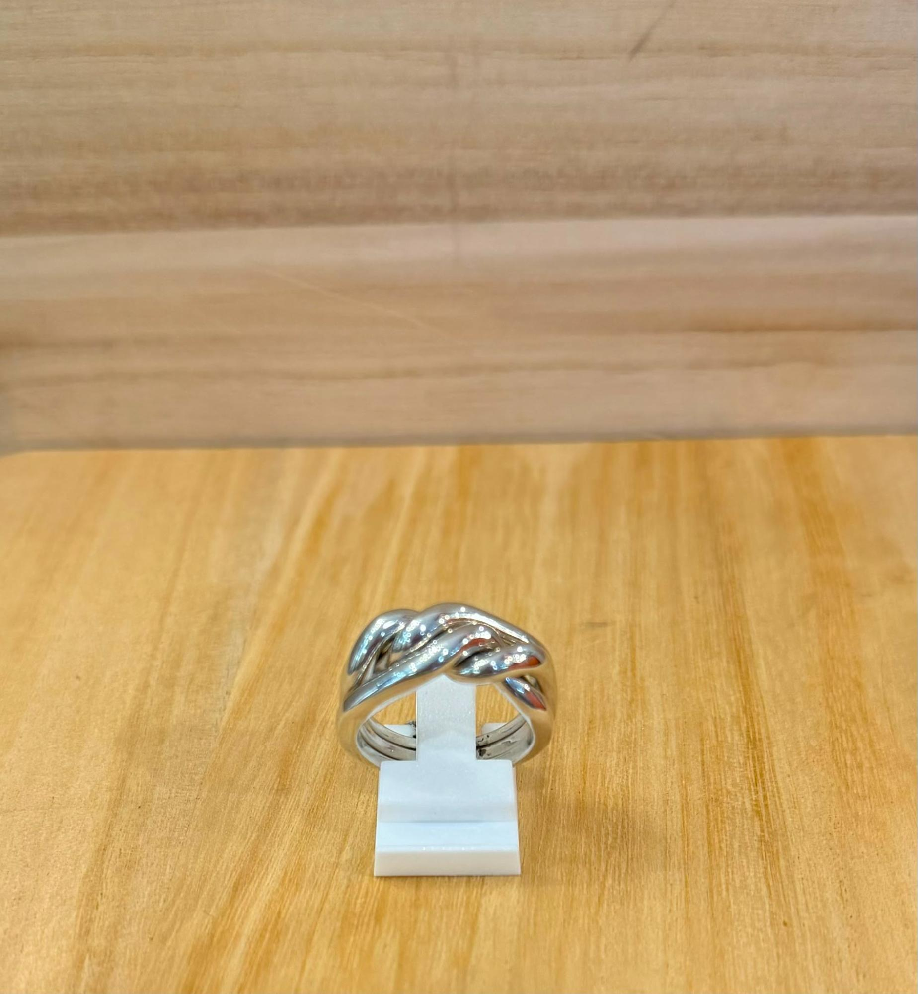 Zilveren ring 3 ringen in elkaar.