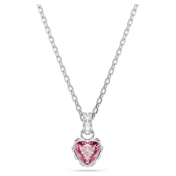Deze hanger geeft elke outfit een romantisch tintje. Het sieraad is ontworpen met een roze, hartvormige Swarovski Zirkonia en pav&eacute; aan de zijkanten, en straalt zowel tederheid als liefde uit. Net als een gedeconstrueerd prisma laten de veelkleurige creaties van de Chroma-lijn alles aan de verbeelding over. Een rijke mix van gelaagde stenen in hun meest pure kleurexpressie.

Artikelnr.: 5757789
Collectie:  Chroma
Lengte (minimum - maximum): 38 - 45 cm
Formaat motief: 1.1 x 0.8 cm
Materiaal:  Kristallen, Rodium-verguld, Cubic zirconia
Kleur:  Roze
Type sluiting:  Karabijn