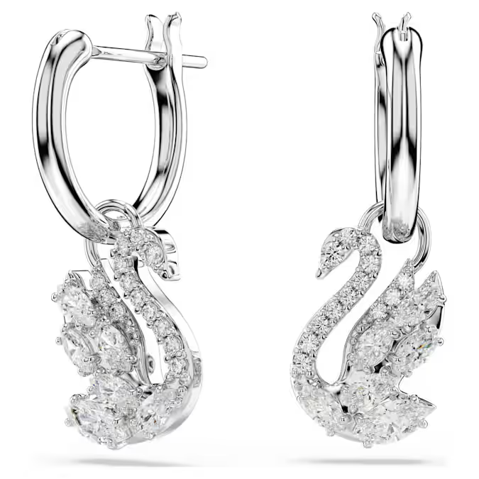 Deze veelzijdige oorbellen kun je op twee manieren dragen. Geniet van de twee elegante zwanen, of haal de motieven weg voor een simpel paar luxueuze oorringen. Hoe je ze ook draagt, ze geven je stijl een vleugje elegante verfijning. De Swarovski-zwaan is het embleem van het Huis en een symbool van liefde, vreugde en eeuwige schoonheid. Elk sieraad geeft zijn eigen levendige draai aan het iconische silhouet met onze kenmerkende savoir-faire.

Artikelnr.: 5759942
Collectie:  Swan
Formaat: 1.2 x 0.8 x 2 cm
Materiaal:  Rodium-verguld, Cubic zirconia
Kleur:  Wit
Gewicht (individueel product):  1.3 g