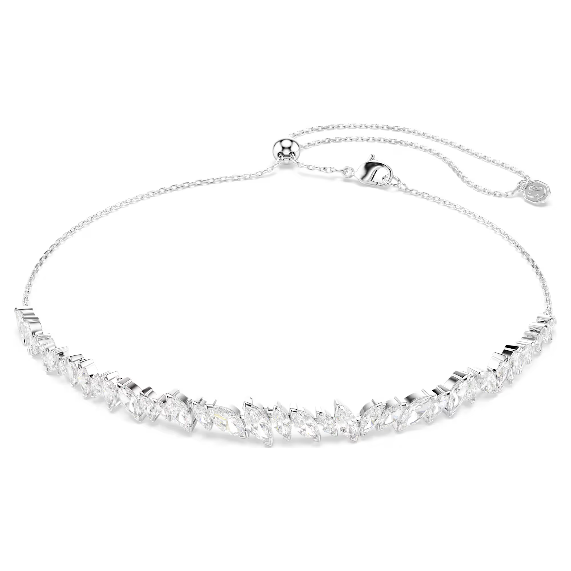 Deze ketting met een cluster van Swarovski Zirkonia in verschillende formaten is creatief ontworpen voor een verfijnde look die prachtig het licht vangt. Draag hem als korte ketting of als verkorte choker. De oogverblindende sieraden van Mesmera combineren klassieke silhouetten met een fascinerende verfijning, wat zorgt voor unieke, persoonlijke looks die altijd een statement maken.

Artikelnr.: 5755905
Collectie:  Mesmera
Lengte (minimum - maximum): 30 - 44 cm
Breedte: 1 cm
Materiaal:  Rodium-verguld, Cubic zirconia
Kleur:  Wit
Type sluiting:  Schuifbare bal, Karabijn