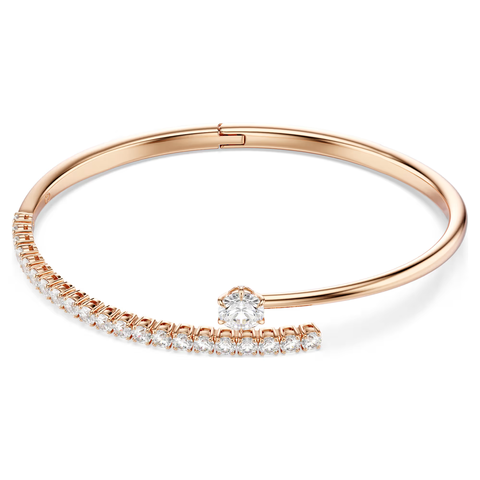 In deze open armband gaat klassieke klasse gepaard met moderne expressie. Dankzij het strakke metaal en de precisiegezette Swarovski Zirkonia schittert dit sieraad de hele dag door. Ge&iuml;nspireerd door de organische perfectie van de helix, is Matrix een verfijnd en elegant DNA-ontwerp dat een onverwachte vloeiendheid laat zien dankzij de grenzeloze savoir-faire van Swarovski.

Artikelnr.: 5763819
Collectie:  Matrix
Lengte: 16.7 cm
Binnenste diameters: 5.8 x 4.8 cm
Formaat motief: 1 x 0.4 cm
Afstand opening: 3.9 cm
Materiaal:  Cubic zirconia, 18k ros&eacute;gouden afwerking
Kleur:  Wit
Type sluiting:  Wonderclick