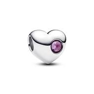 Deze graveerbare hartvormige charm van sterling zilver, modelnummer 794161C02, is voorzien van een prachtige zoete paarse kristal van Pandora Charms. Perfect voor het toevoegen van een persoonlijke touch aan je armband of ketting. Draag het solo voor een subtiele look of combineer met andere charms voor een persoonlijke stijl.