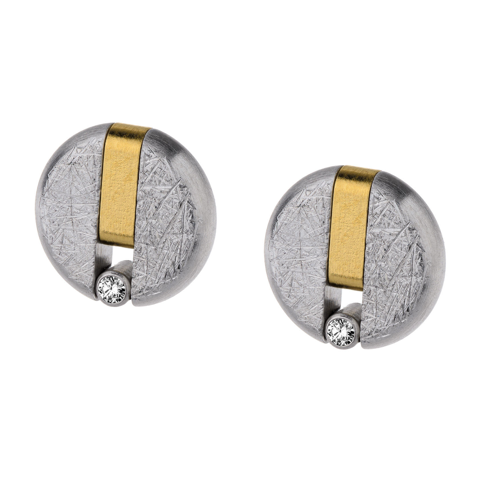 Der Ohrstecker Edelstahl/Bicolor Brill 0,02, Modellnummer E760, besticht durch sein elegantes Design aus Edelstahl und Bicolor-Optik. Ein Highlight ist der Diamant mit 0,02 Karat. Ideal f&uuml;r einen klassischen und zugleich modernen Look. Tragen Sie ihn zu formellen Anl&auml;ssen oder um Ihrem Alltagsoutfit einen Hauch von Eleganz zu verleihen. Perfekt f&uuml;r jeden Anlass!