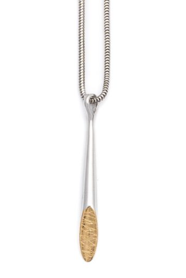 Collier van Yo. Zilver en goudgekleurd.