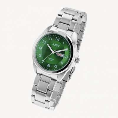 Die Just Watch Herrenuhr Modell JU20200-003 besticht durch ein Edelstahlgeh&auml;use, Saphirglas und ein silbernes Metallarmband. Mit einem 40 mm Geh&auml;use, analogen Anzeige, gr&uuml;nem Zifferblatt mit arabischen Ziffern und Datumsfunktion ist sie bis 100 Meter wasserdicht. Ideal f&uuml;r das t&auml;gliche Tragen und besondere Anl&auml;sse &ndash; stilvoll und funktional zugleich.