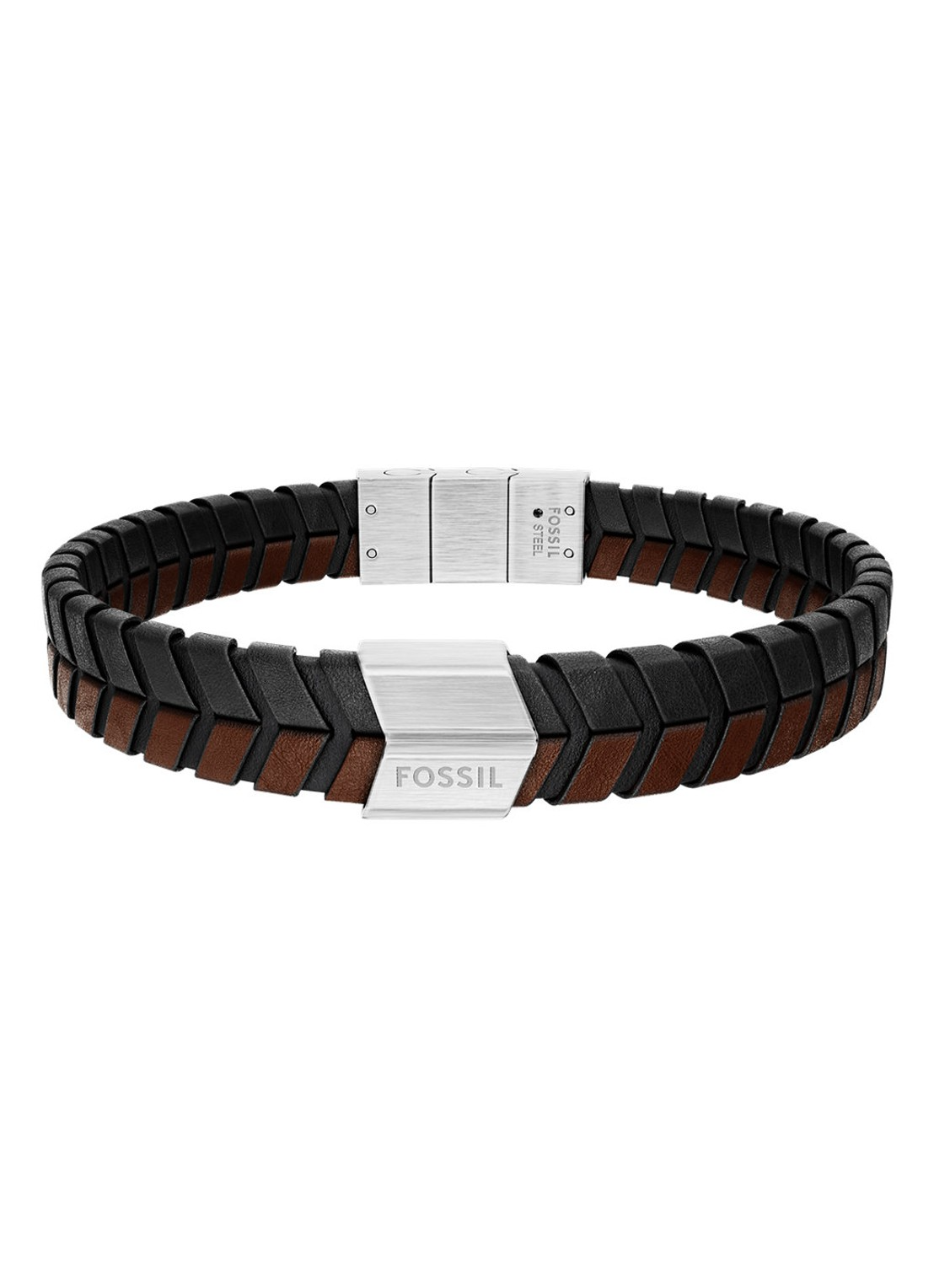 De geweven zwarte en bruine leren strengen geven deze armband een gestructureerde, dimensionale uitstraling. De afwerking versterkt het natuurlijke gevoel van het leer, terwijl de verstelbare schuifsluiting voor een comfortabele pasvorm zorgt. De metalen details cre&euml;ren een subtiel contrast en werken de creatie af met een verfijnde touch.