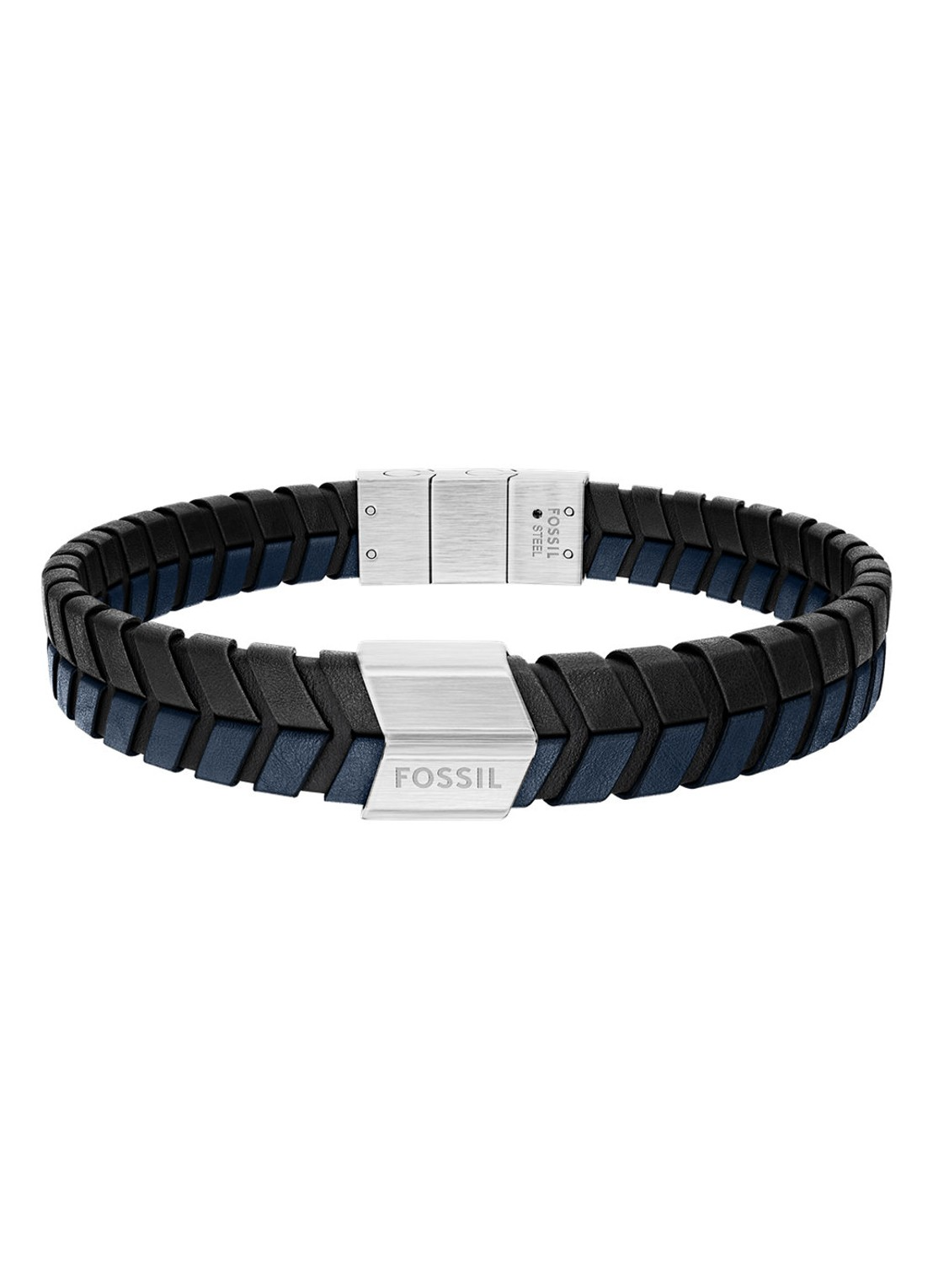 De geweven blauwe en zwarte leren strengen geven deze armband een gestructureerde, dimensionale uitstraling. De afwerking versterkt het natuurlijke gevoel van het leer, terwijl de verstelbare schuifsluiting voor een comfortabele pasvorm zorgt. De metalen details cre&euml;ren een subtiel contrast en werken de creatie af met een verfijnde touch.