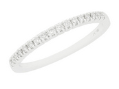 De ring is in geel goud met briljant met briljant .16ct