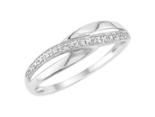 De ring is in geelgoud 18 karaat met briljant van 0.02ct