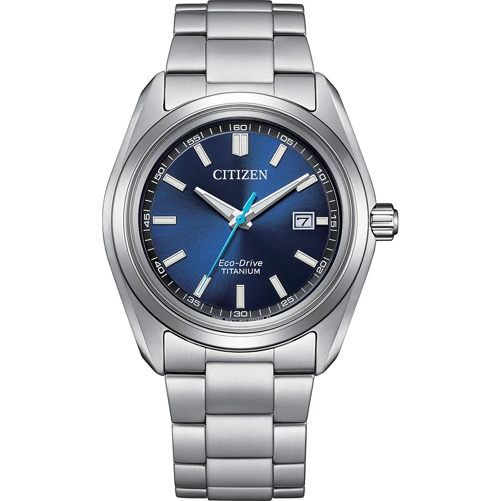 De Citizen Super Titanium AW1900-50L is een verfijnd horloge met antiallergisch titanium, een blauwe wijzerplaat, en zilverkleurige band. Met functies zoals een datumaanduiding, analoge weergave en zonne-energie aangedreven beweging, is het elegant en functioneel. Het beste geschikt voor dagelijks gebruik en formele gelegenheden, waarbij stijl en comfort samenkomen.

Beste draagwijze: draag met zakelijke of smart casual outfits.