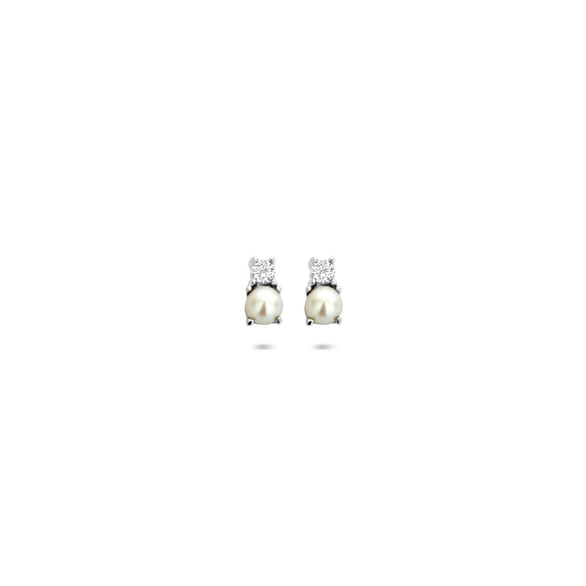 Zoetwater parel oorknop met zirconia 5,5 mm met 925 zilveren oorsteker