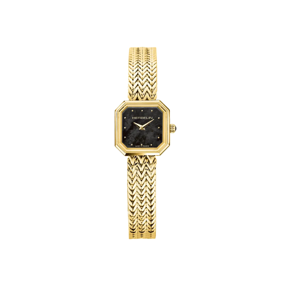 Herbelin Octog&ocirc;ne is een elegant Frans dameshorloge met een verfijnde vierkante kast, een schitterende zwarte parelmoeren wijzerplaat en een goudkleurige PVD-meshband. Het betrouwbare quartz uurwerk, krasbestendige saffierglas en tijdloze minimalistische design maken dit horloge tot een stijlvolle keuze voor elke gelegenheid.