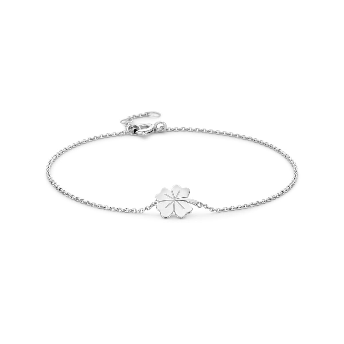 Armband zilver met een klavertje. De armband heeft draaglengtes van 16.5-17.5-18.5cm en een schakelbreedte van 1.1mm. De afmeting van het klavertje is 8mm.